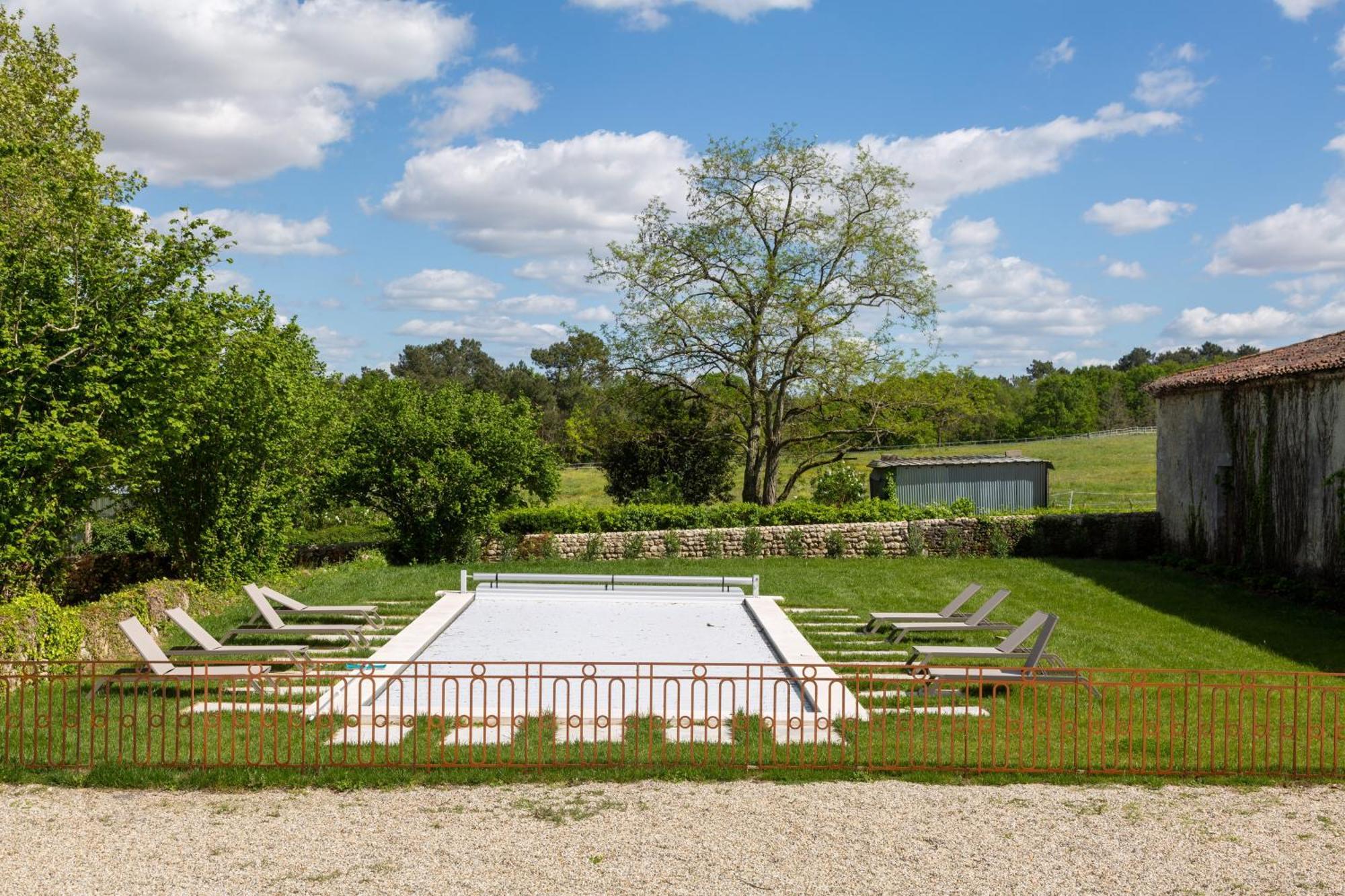 Chateau Haut Gouat Bed & Breakfast Vertheuil-en-Medoc ภายนอก รูปภาพ